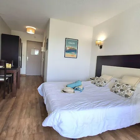 Ensoleille A Saint-florent Avec Piscine アパート サン・フロラン