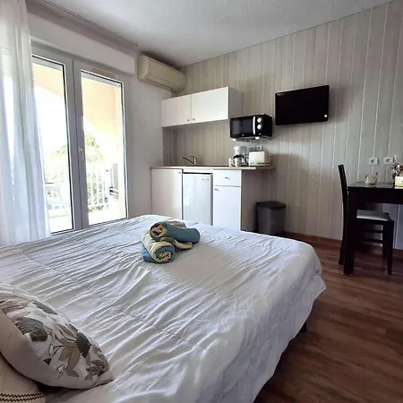 Studio L'Ecrin A St Florent Vue Piscine Lägenhet *